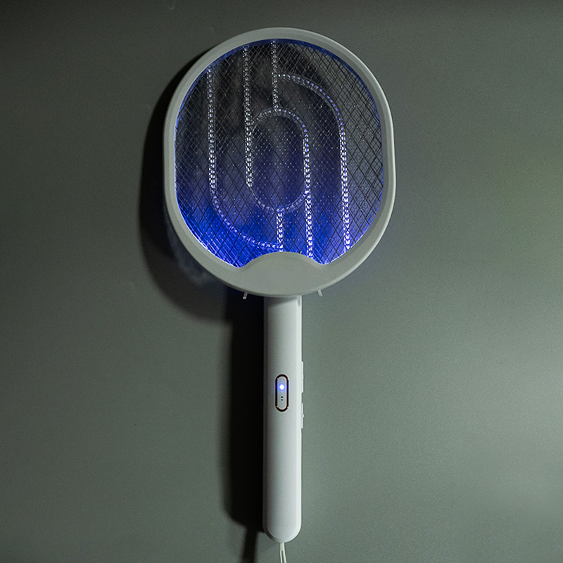 FF-881 swatter mosquito leictreach in-athluchtaithe USB foldable le scáileán taispeána FF-881 swatter mosquito leictreach in-athluchtaithe USB foldable le scáileán taispeána
