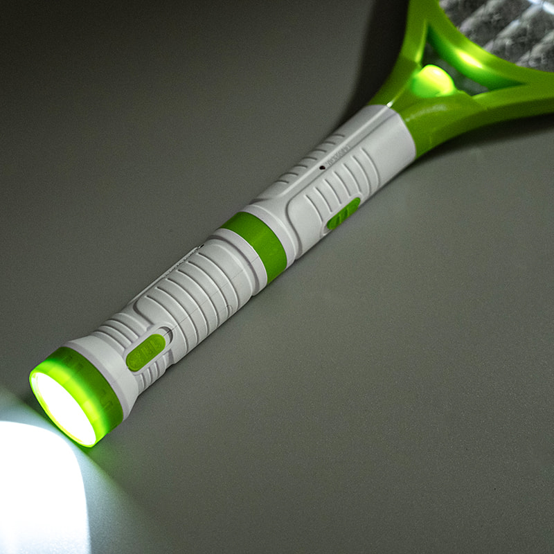 FF-108 Flashlight inscortha faoi stiúir Ceallraí Luaidhe-aigéad 250mAh le Breiseán Leictreach Mosquito Swatter FF-108 Flashlight inscortha faoi stiúir Ceallraí Luaidhe-aigéad 250mAh le Breiseán Leictreach Mosquito Swatter