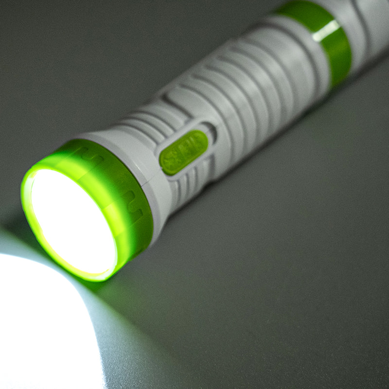 FF-108 Flashlight inscortha faoi stiúir Ceallraí Luaidhe-aigéad 250mAh le Breiseán Leictreach Mosquito Swatter FF-108 Flashlight inscortha faoi stiúir Ceallraí Luaidhe-aigéad 250mAh le Breiseán Leictreach Mosquito Swatter