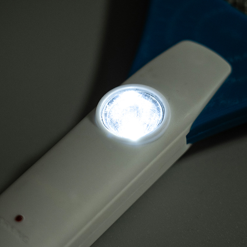FF-678 3-Dath LED le Breiseán Ceallraí Luaidhe-Aigéad 400mAh Leictreach Mosquito Swatter FF-678 3-Dath LED le Breiseán Ceallraí Luaidhe-Aigéad 400mAh Leictreach Mosquito Swatter